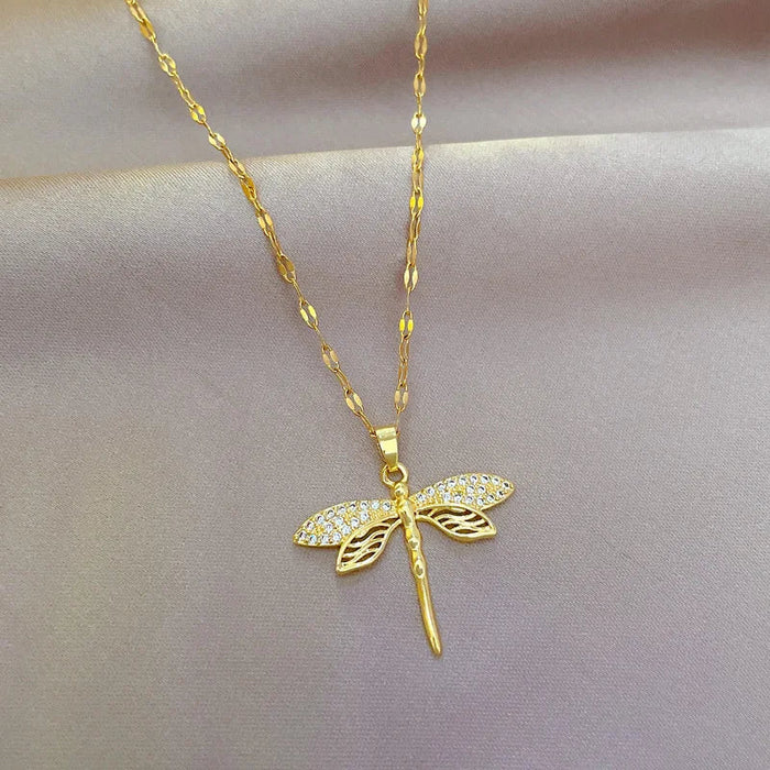 Collier Libellule en Cristal – Symbole de Transformation et de Beauté