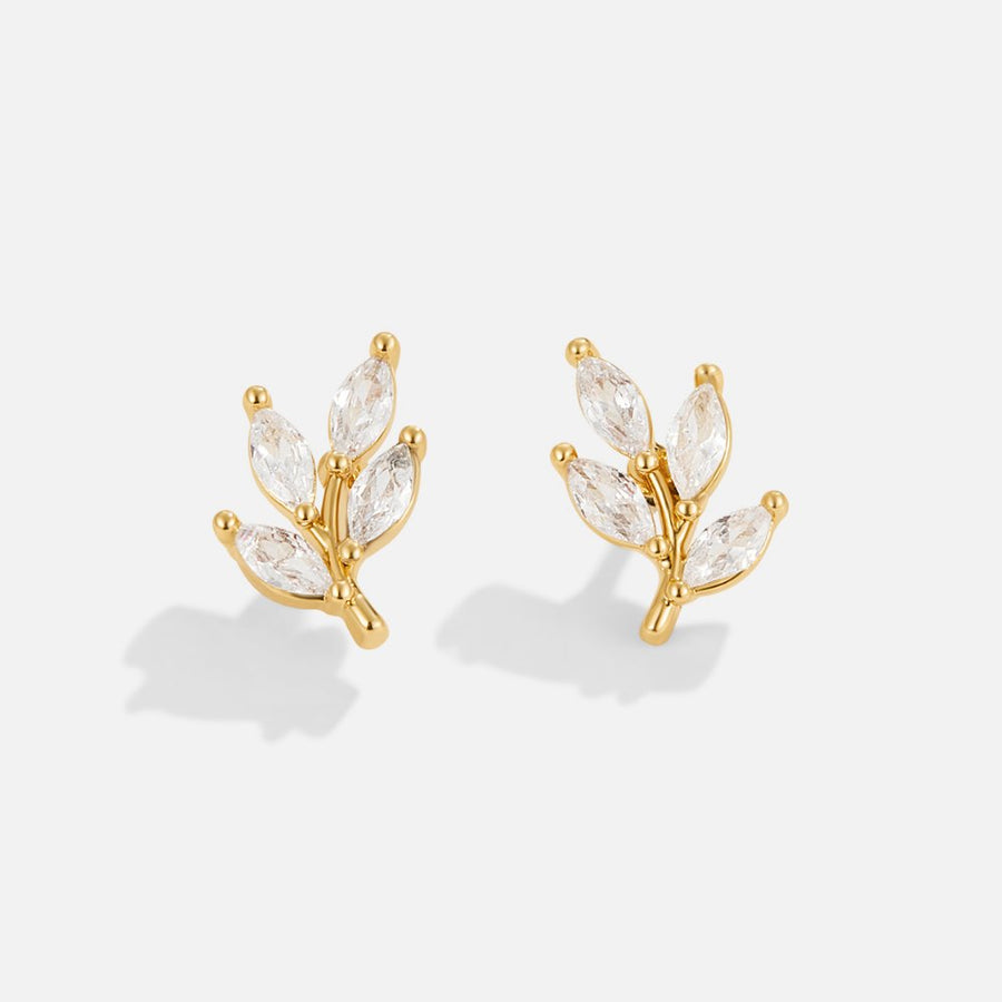 Zoé – Boucles d’oreilles dorées avec détail feuille.