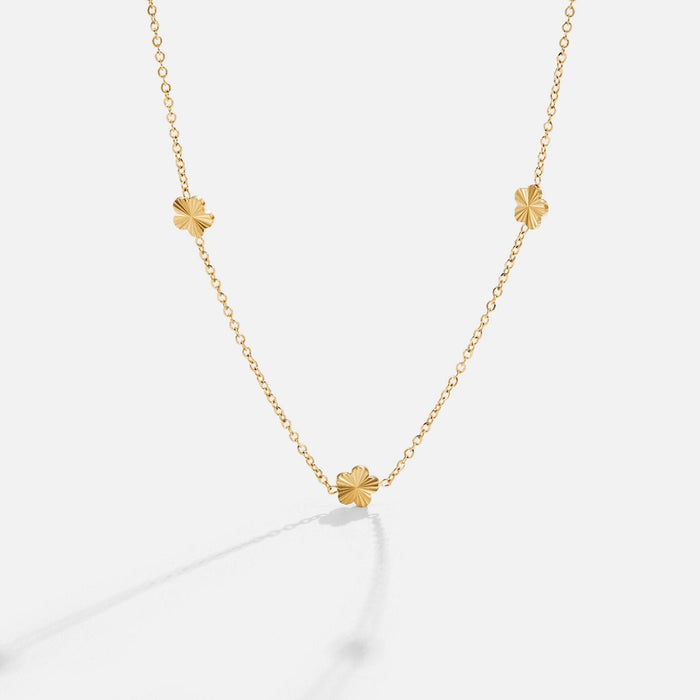 Catherine – Un collier aux délicats accents de couleur