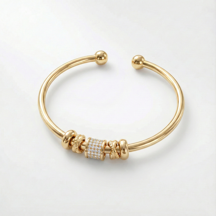 Nina – Bracelet réglable en or avec breloques