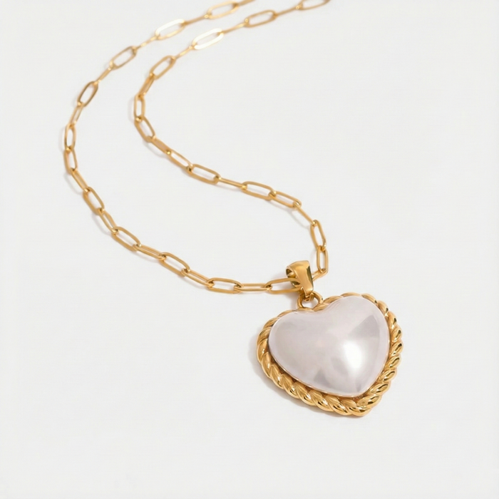 Victoire – Collier en or avec un élégant pendentif